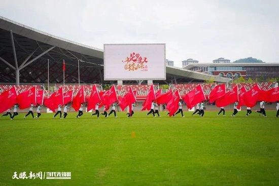 活动现场，电影《出山》主演卢奇、安荣生、王岚、吴玉盛分别上台，表达了对影片和自己角色的理解